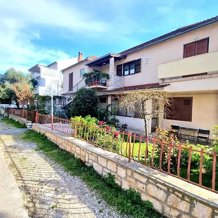 Nardela Biograd Na Moru